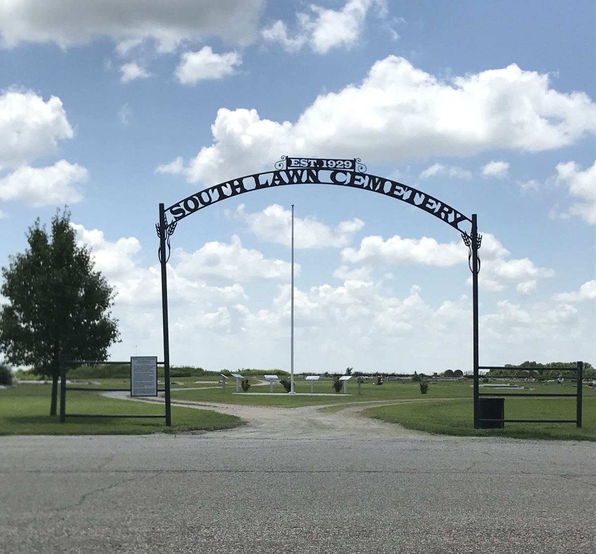 South Lawn Cemetery